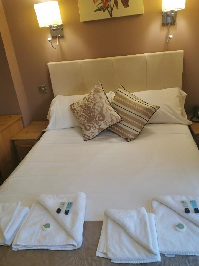 The Queens Hotel Тодморден Екстер'єр фото
